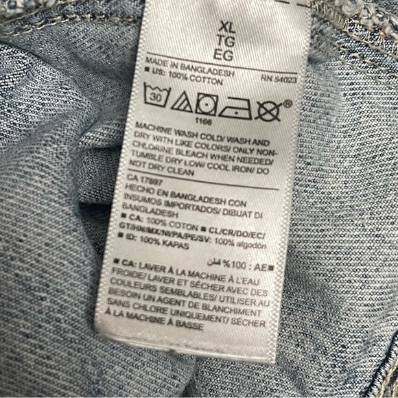 Old Navy Women's Distressed Blue Jean Jacket XL 100% Cotton - Picture 4 of 7